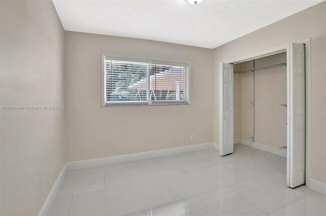 Building Photo - 100 N Hibiscus Ct
