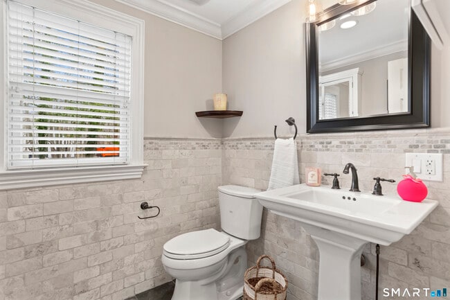 Building Photo - 1939 Bronson Rd