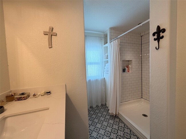 Building Photo - 5522 Avenue O 1/2