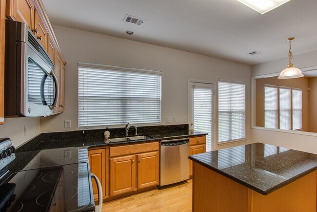 Building Photo - 4Bed/2.5Bath in Brentwood, Lawn Care Included!