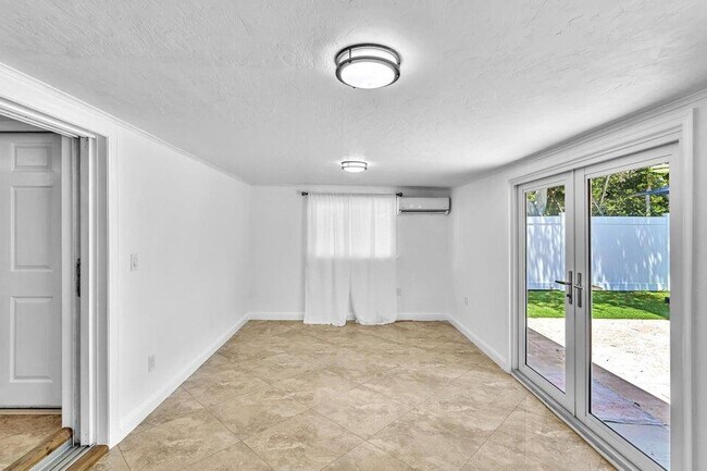 Building Photo - 1837 NE 48th Ct