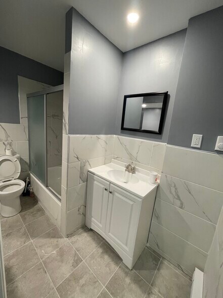 Bathroom - 1628 Wolf St