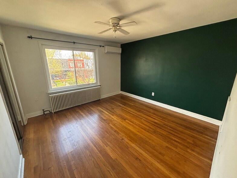 Building Photo - 1917 D St NE