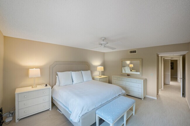 Building Photo - 6404 SE Brandywine Ct