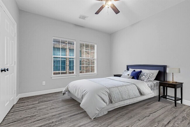 Building Photo - 13527 Brookbluff Ln