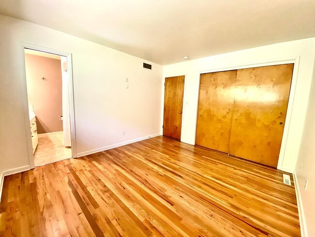 Building Photo - 4 Bedroom 2.5 bath on Central Rim minutes from downtown