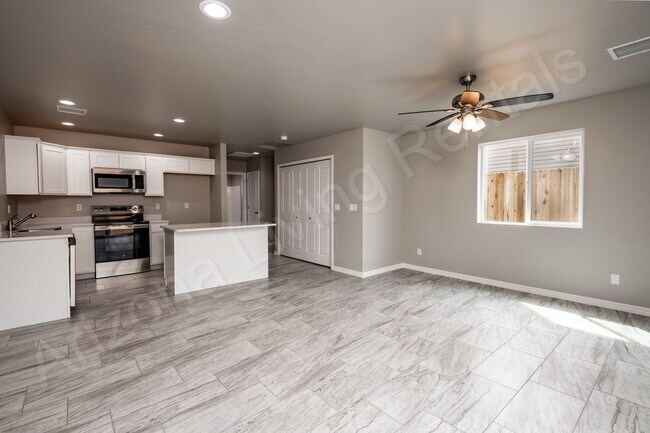 Building Photo - 2185 E Butler Ave