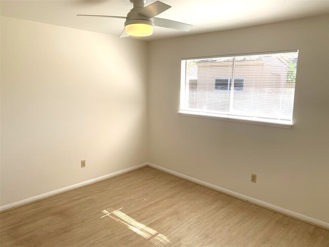 Building Photo - 13611 Elm Ct