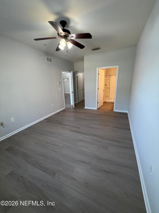 Building Photo - 8201 Green Parrot Rd