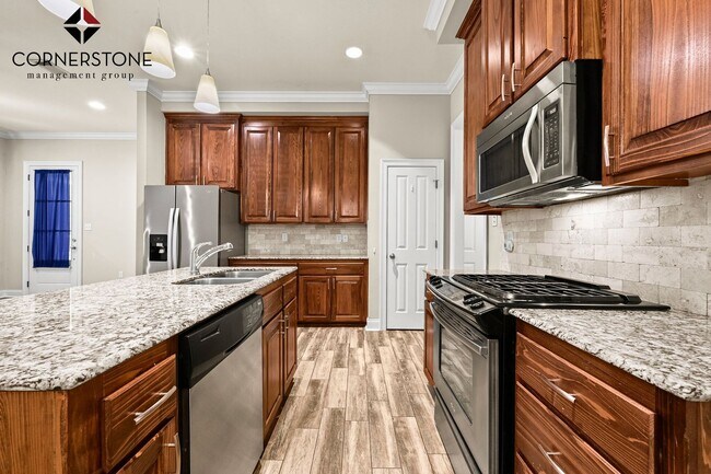 Building Photo - 3 Bedroom House in University Villas| Community Pool |Gated Community