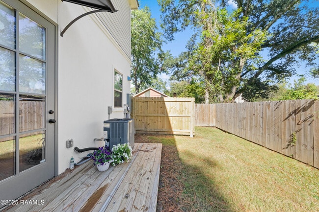 Building Photo - 103 Steiner Oaks