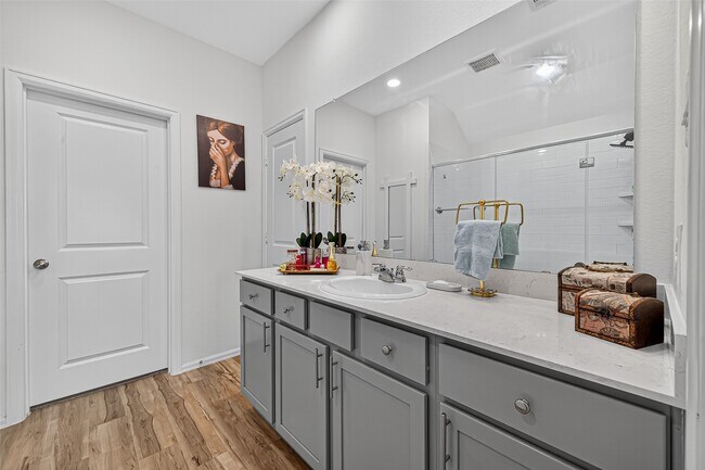 Building Photo - 27222 Woodridge Gln Dr