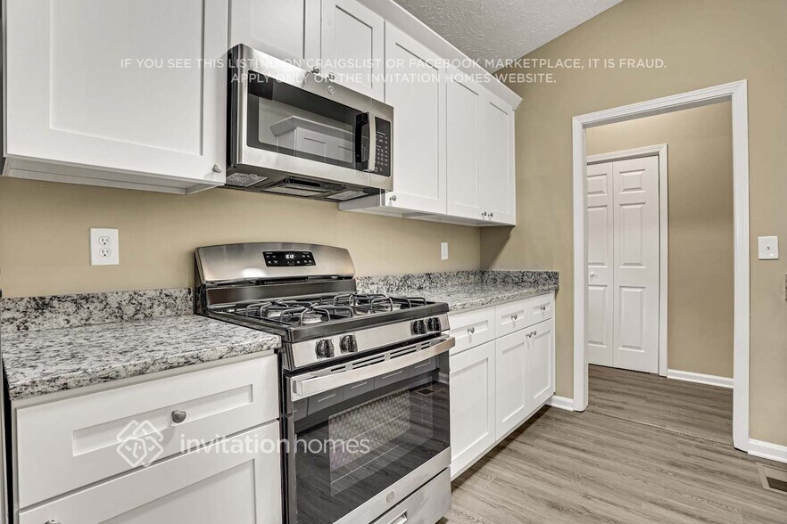 Building Photo - 4040 Maxanne Dr NW