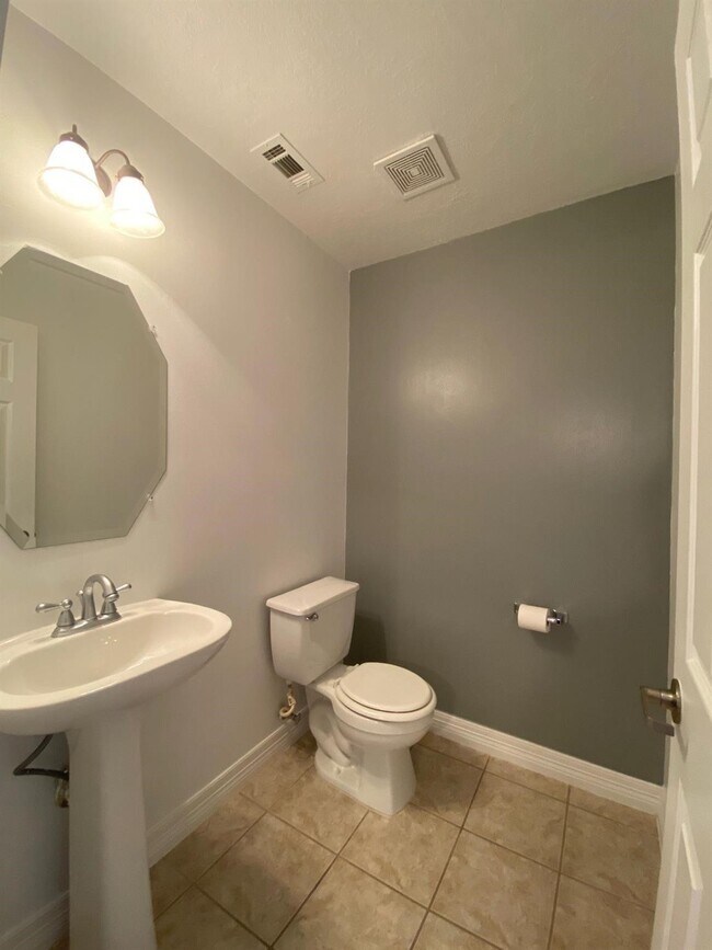 Building Photo - 3710 Sherwood Ln