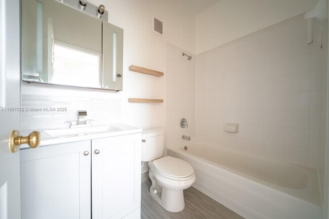 Building Photo - 5670 NW 116th Ave