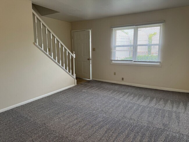 Building Photo - S Main