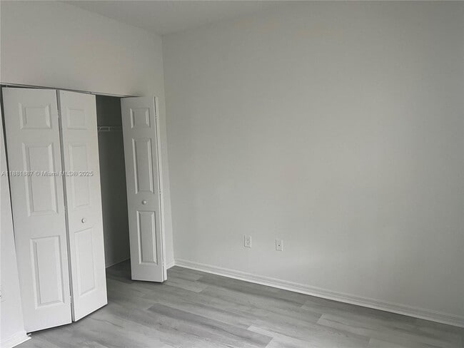 Building Photo - 946 NE 42nd Terrace