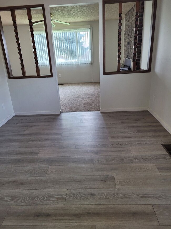 Building Photo - 3 bedrooms 2 bath