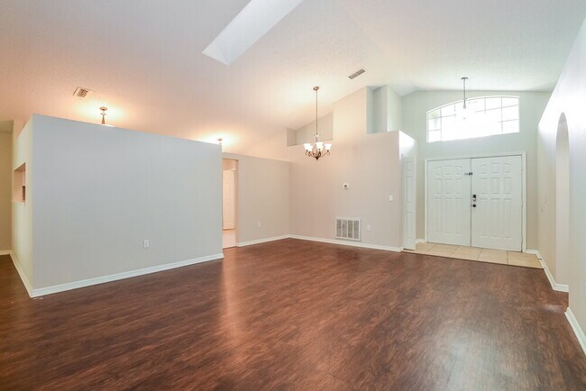 Building Photo - 2857 Aragon Terrace