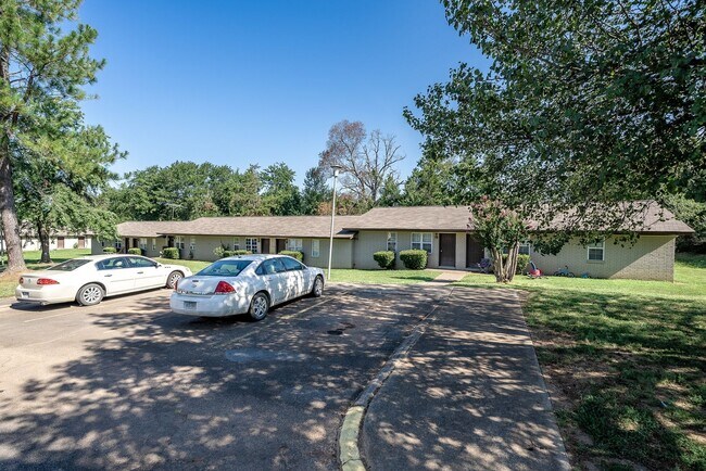 Building Photo - ***MOVE IN SPECIAL*** July special $275 Rent + $400 Deposit CALL NOW 479-353-1778