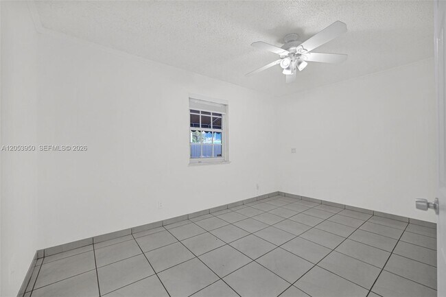 Building Photo - 451 E 37th St