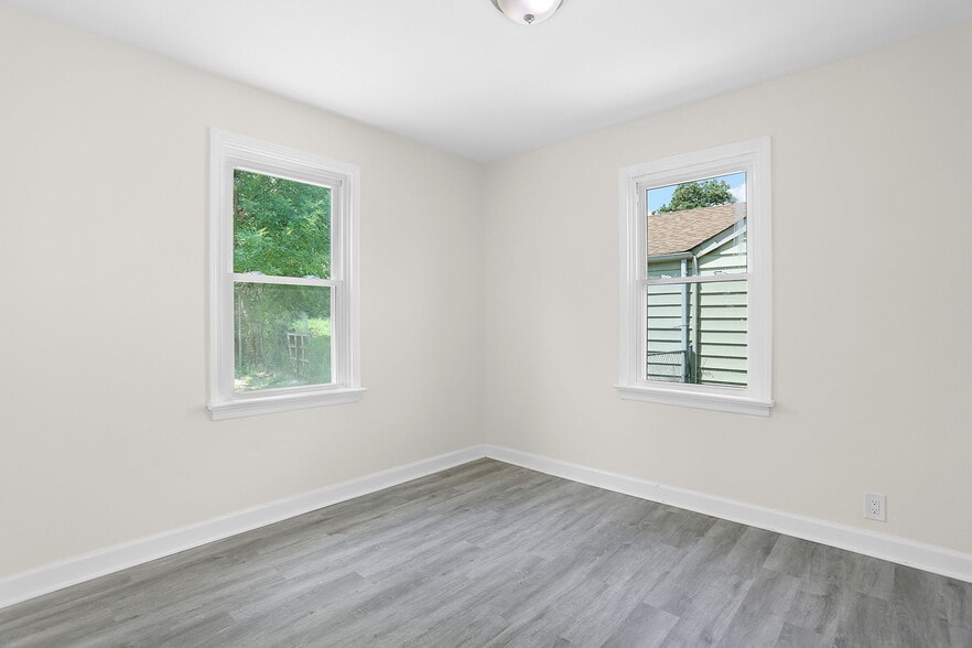 Building Photo - 7552 Mallard Dr