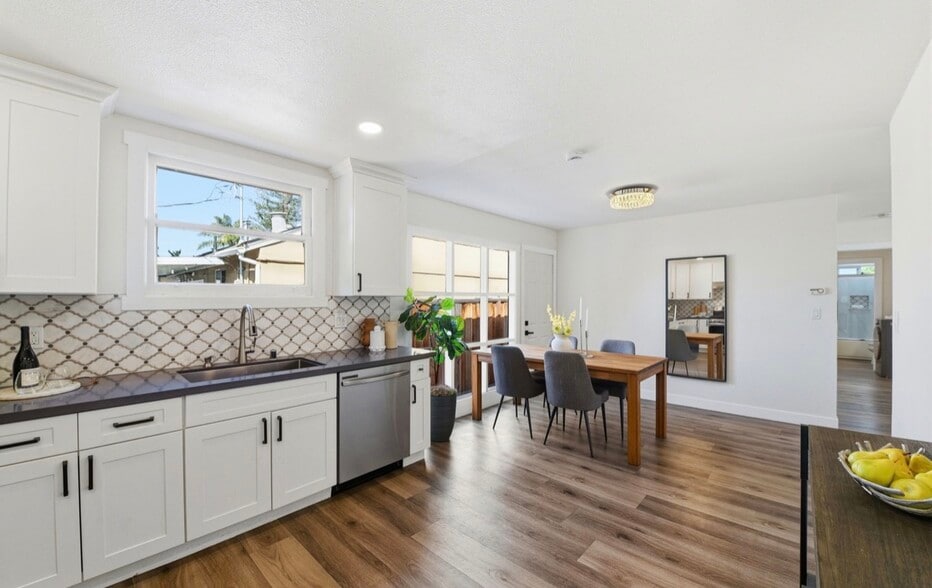 Building Photo - 641 Toyon Ave