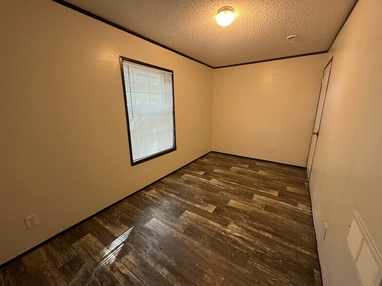 Building Photo - 2299 Wellington Green Dr