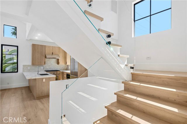 Building Photo - 700 Breakers Dr