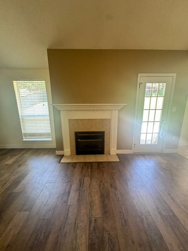 Building Photo - Spacious 4 Bedroom in South Crestview!