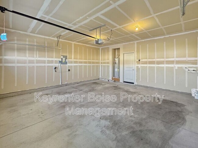 Building Photo - 2337 E Danzee Dr