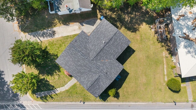 Building Photo - 2458 Jones St