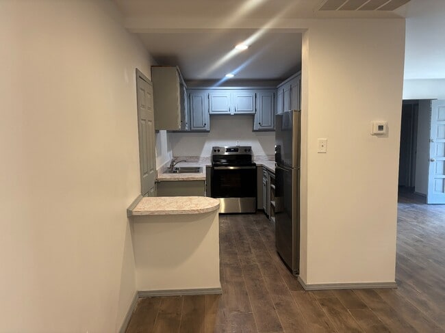 Building Photo - 1325 Circle Dr