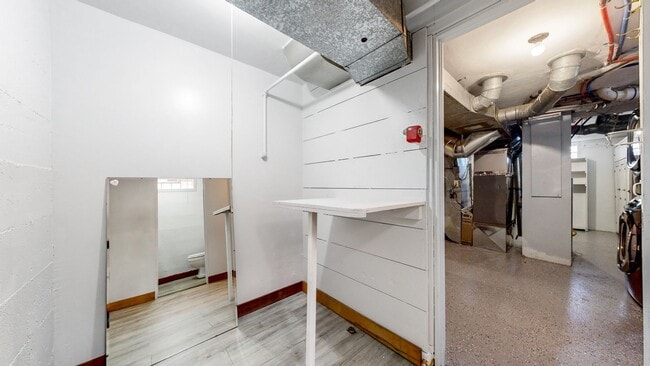 Building Photo - Lovely 3 bed/2 bath home w/2 car garage