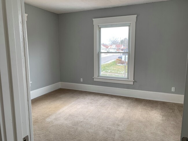 Building Photo - 287 5th St NE