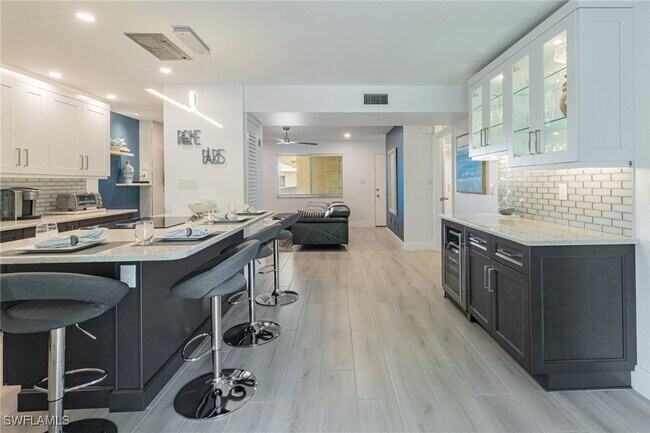 Building Photo - 788 Park Shore Dr
