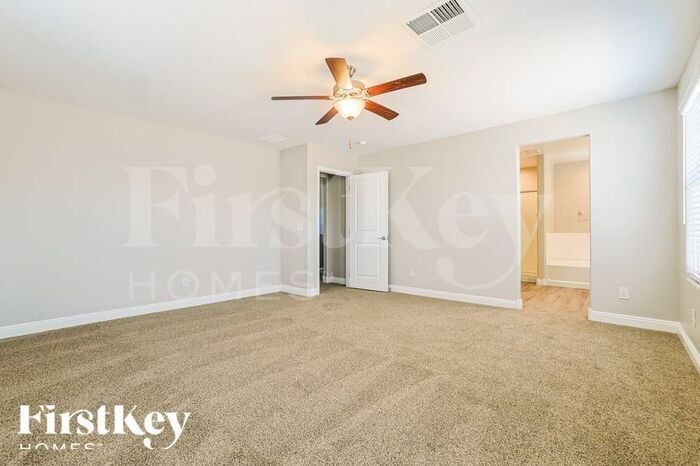 Building Photo - 301 N Sunrise