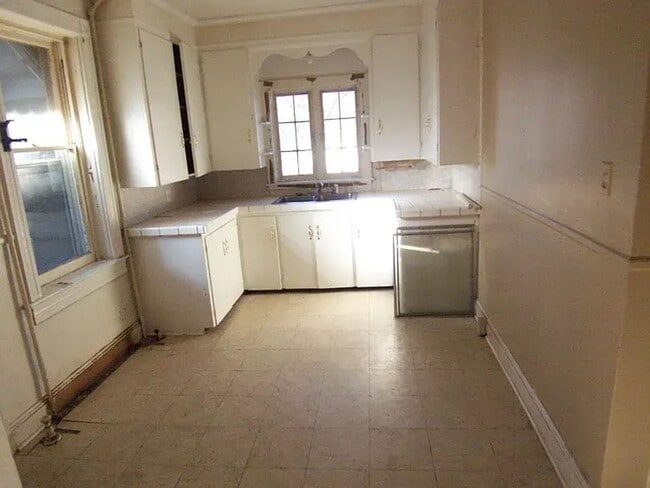 Building Photo - 719-721 Elmira St