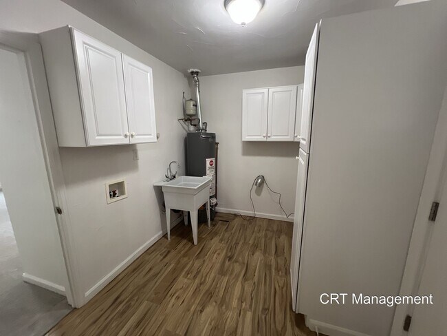 Building Photo - Charming 4-Bedroom Brick Ranch with Spacio...