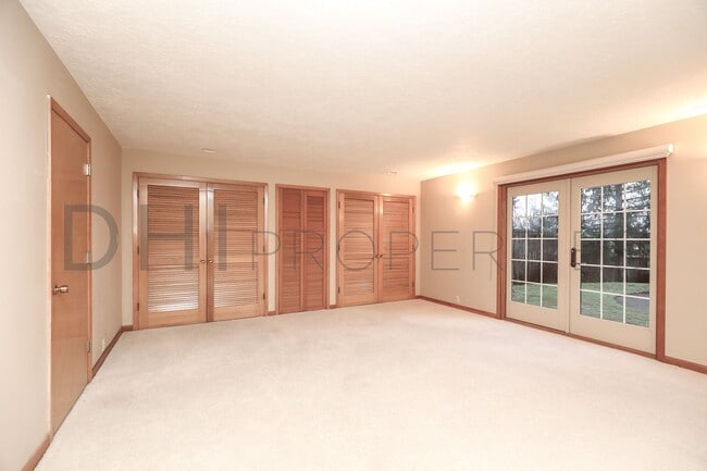 Building Photo - SPACIOUS MIDCENTURY HOME IN LONGVIEW'S CASCADE WAY NEIGHBORHOOD FOR RENT