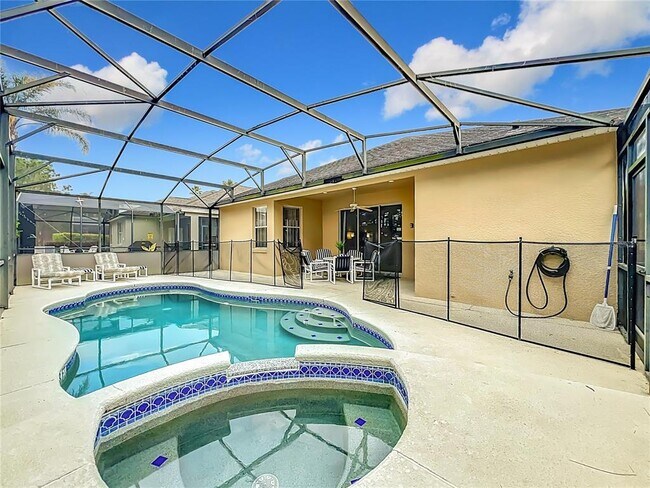 Building Photo - 520 Orista Dr