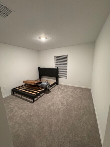 Building Photo - 10235 Alder Green Dr