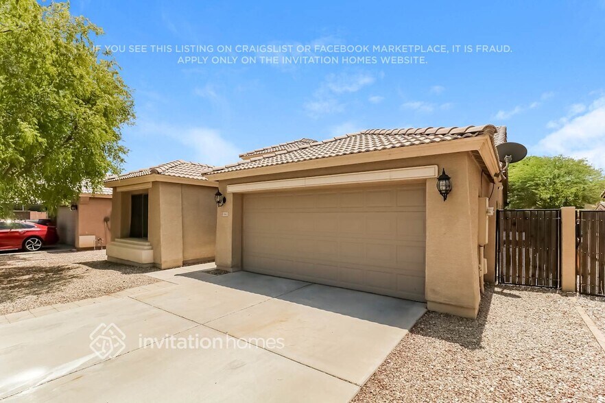 Building Photo - 10613 W La Reata Ave