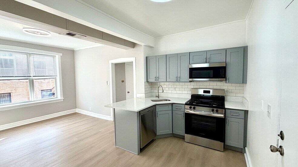 Primary Photo - 802 N Bishop St