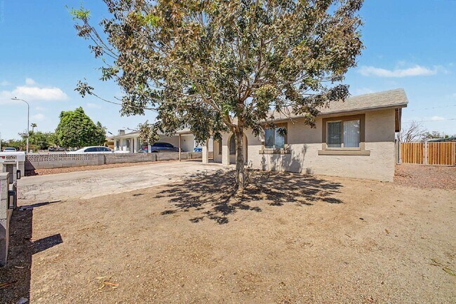 Building Photo - 2521 N 49th Ave