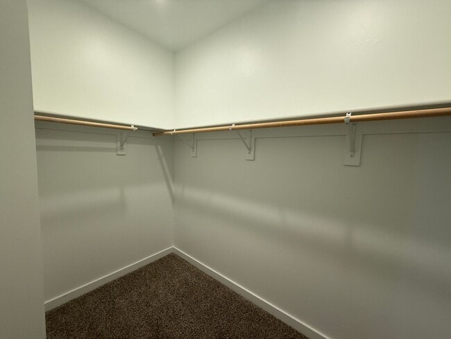 Building Photo - Pet Friendly 3 Bed 2.5 Bath Single Family ...