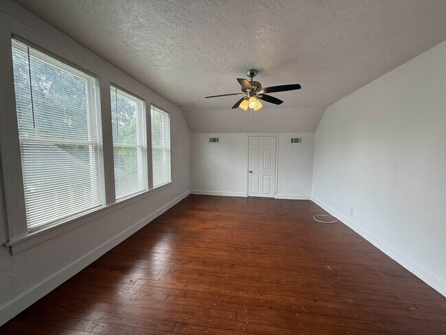 Building Photo - 2504 Pecos St