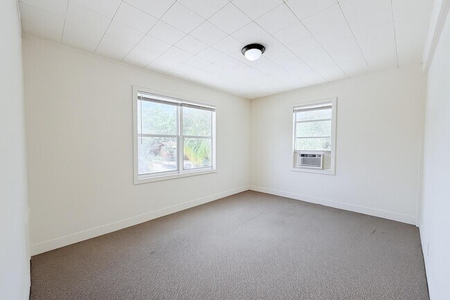 Building Photo - 605 33rd St