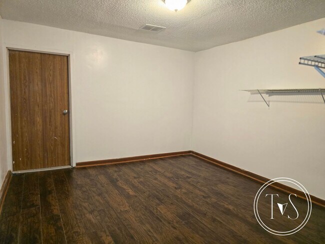 Building Photo - 1617 E 59th St