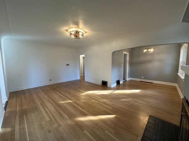 Building Photo - Wonderful 2+ Bedroom 1 Bath Shadle Area Home